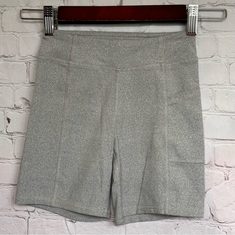 Kyodan Girls Size 5-6 Bike Shorts Light Gray Side Pocket